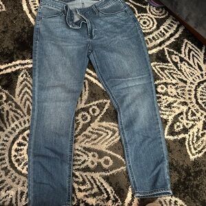 Old Navy High-Rise Women's Jeans in Medium Blue Wash